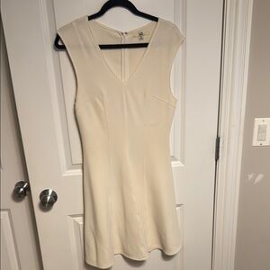 Ya Los Angeles Cream Sheath Mini Dress V-Neck Sleeveless